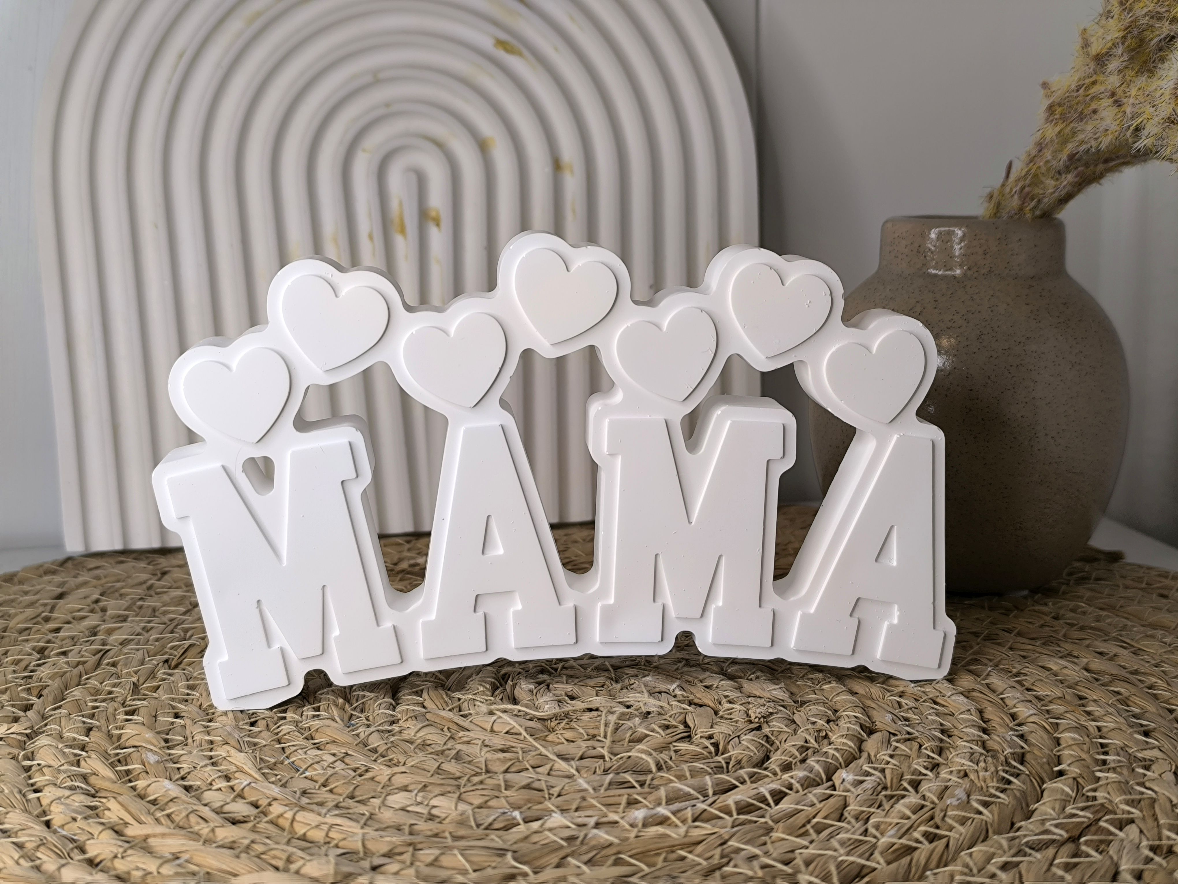 Schriftzug Mama mit Herzen Muttertag