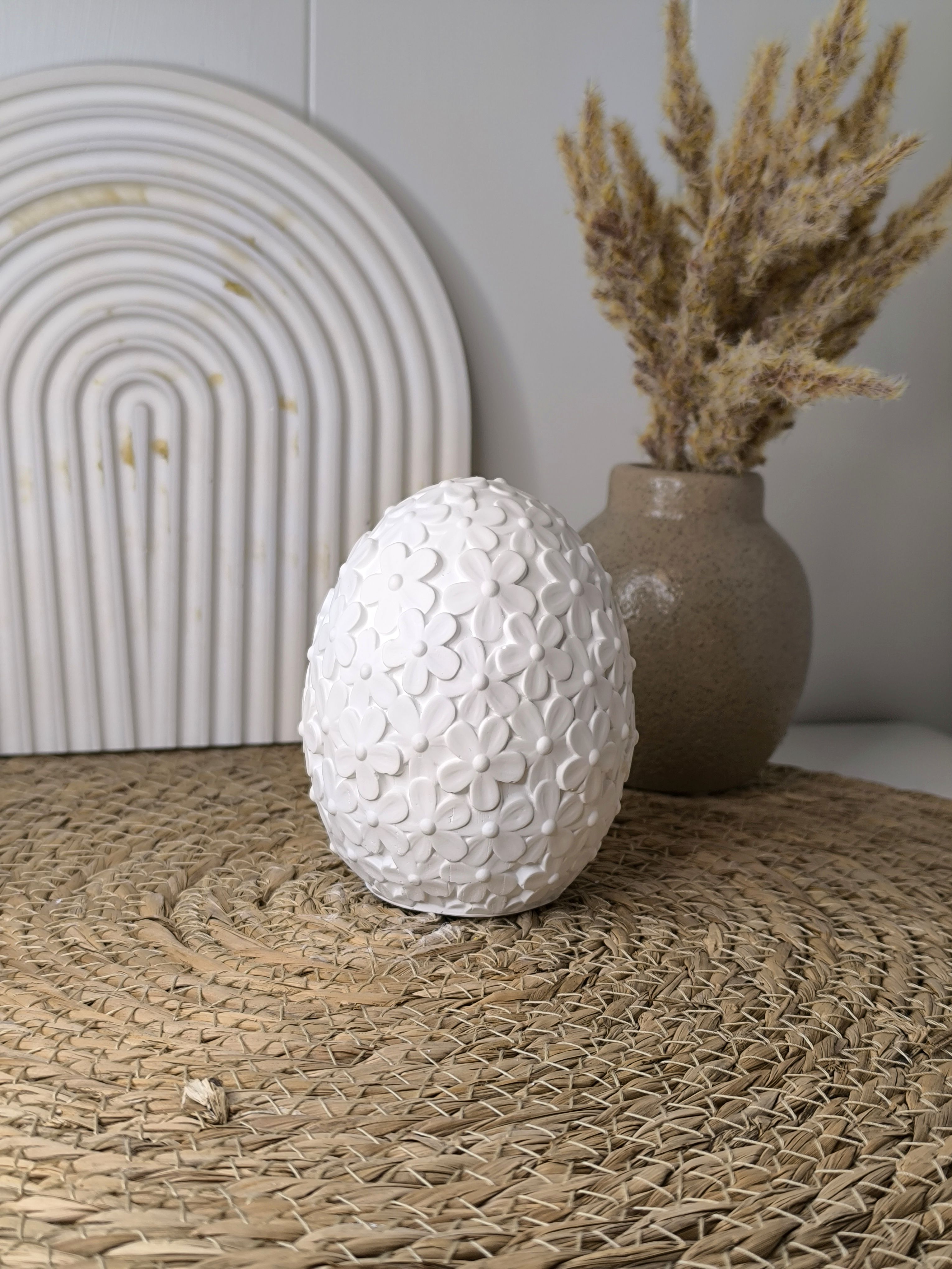 Osterei mit floraler 3D-Struktur