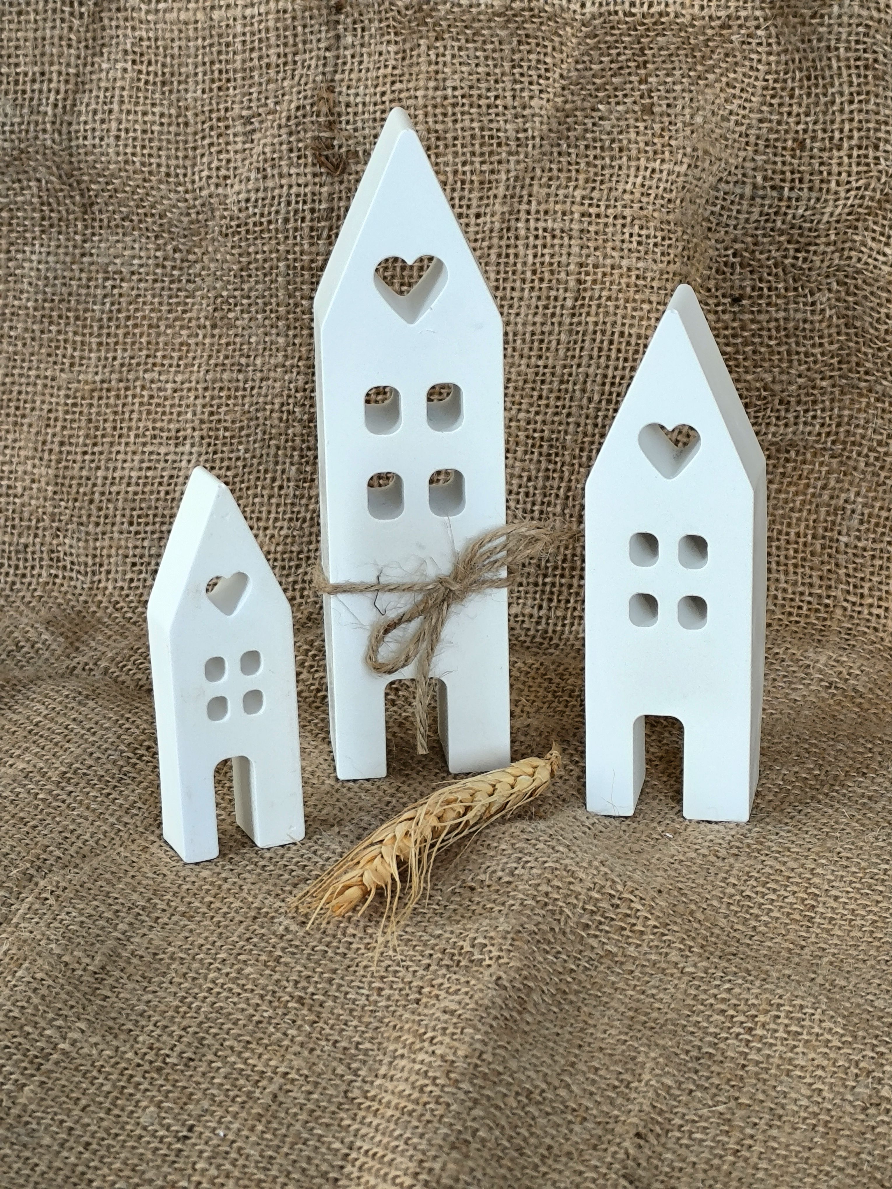 Haus mit Herz Deko Figur 