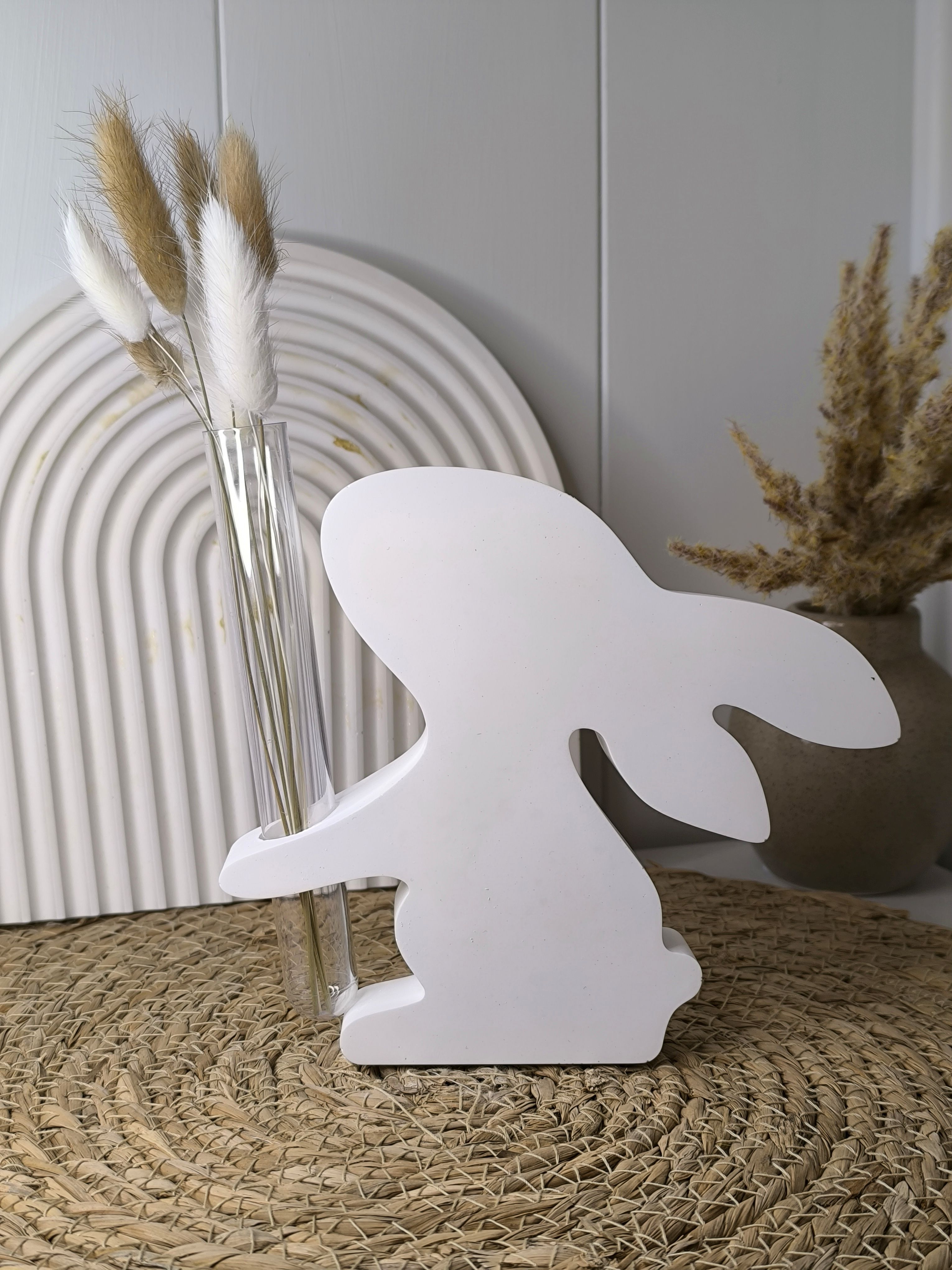 Hase mit Röhrchen/Vase (auf Wunsch mit Trockenblumen)